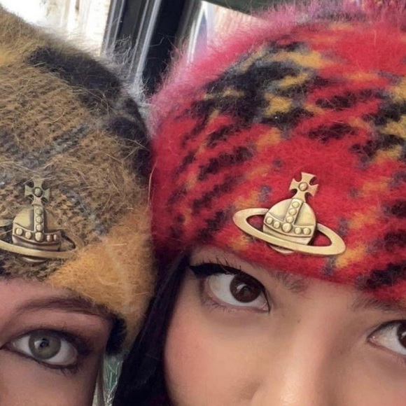 SOLD (SORRY) Vintage authentic Vivienne Westwood Brass Orb mohair Argyle Beret - Picture 3 of 3